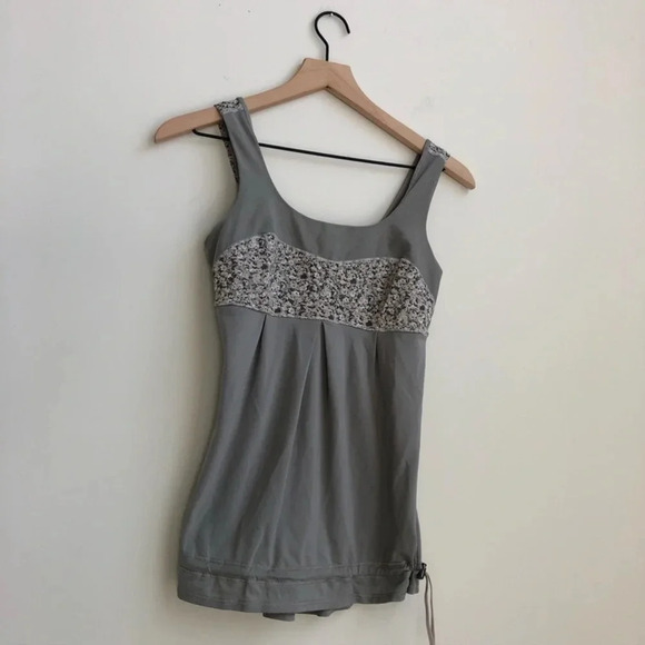 Lululemon Elevate Tank top Ambient Grey /Petite fleur silver
spoon sleeveless - Picture 3 of 12